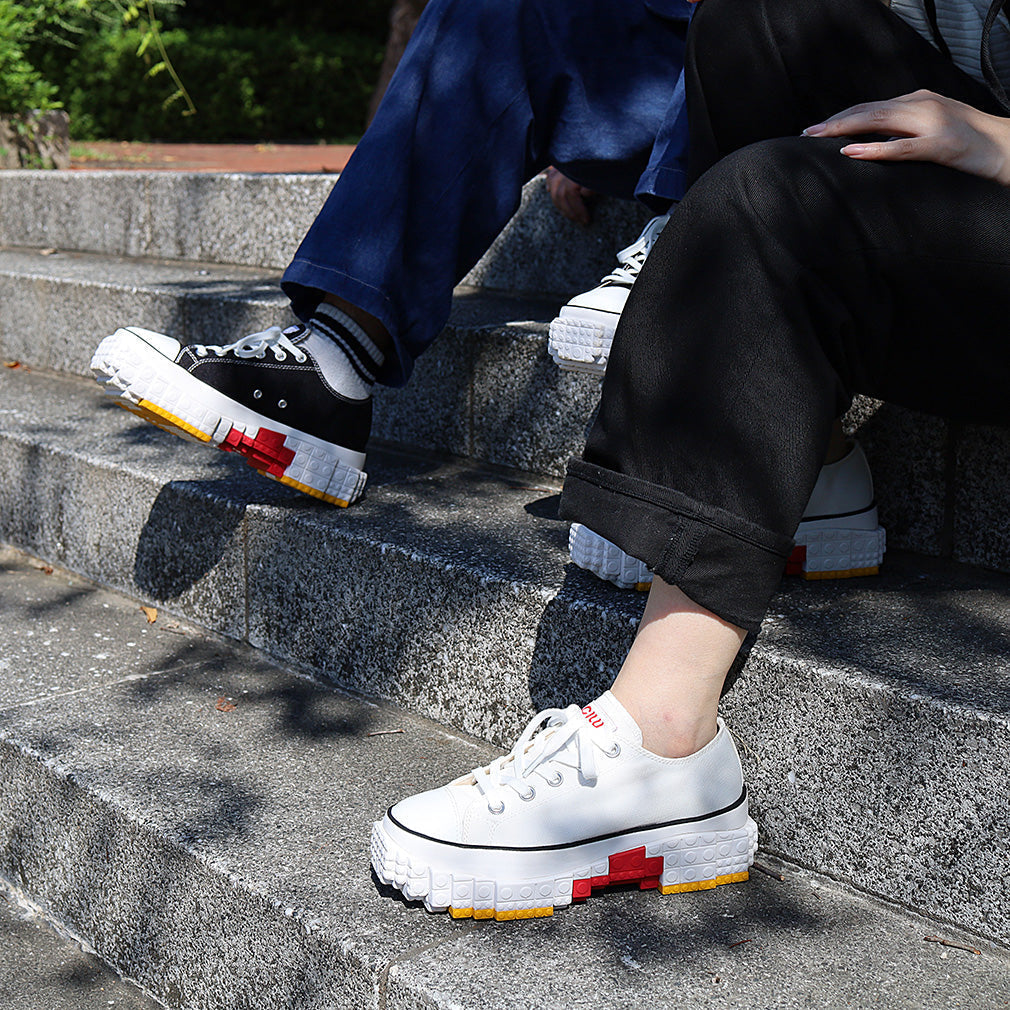 春のおでかけに最適！軽やか＆おしゃれな厚底スニーカー